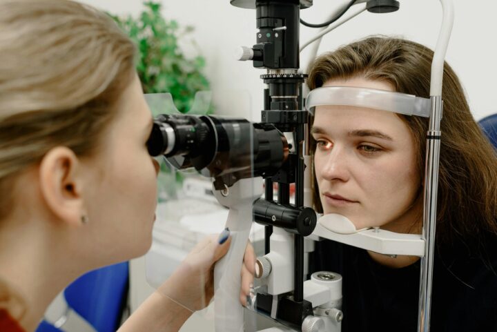 Optometria w praktyce (podstawy) – jak rozpoznawać napięcie akomodacji, ukrytą nadwzroczność i sztuczną krótkowzroczność